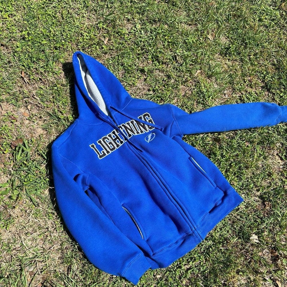Lightning NHL zip up Vintage Size Men Medium.